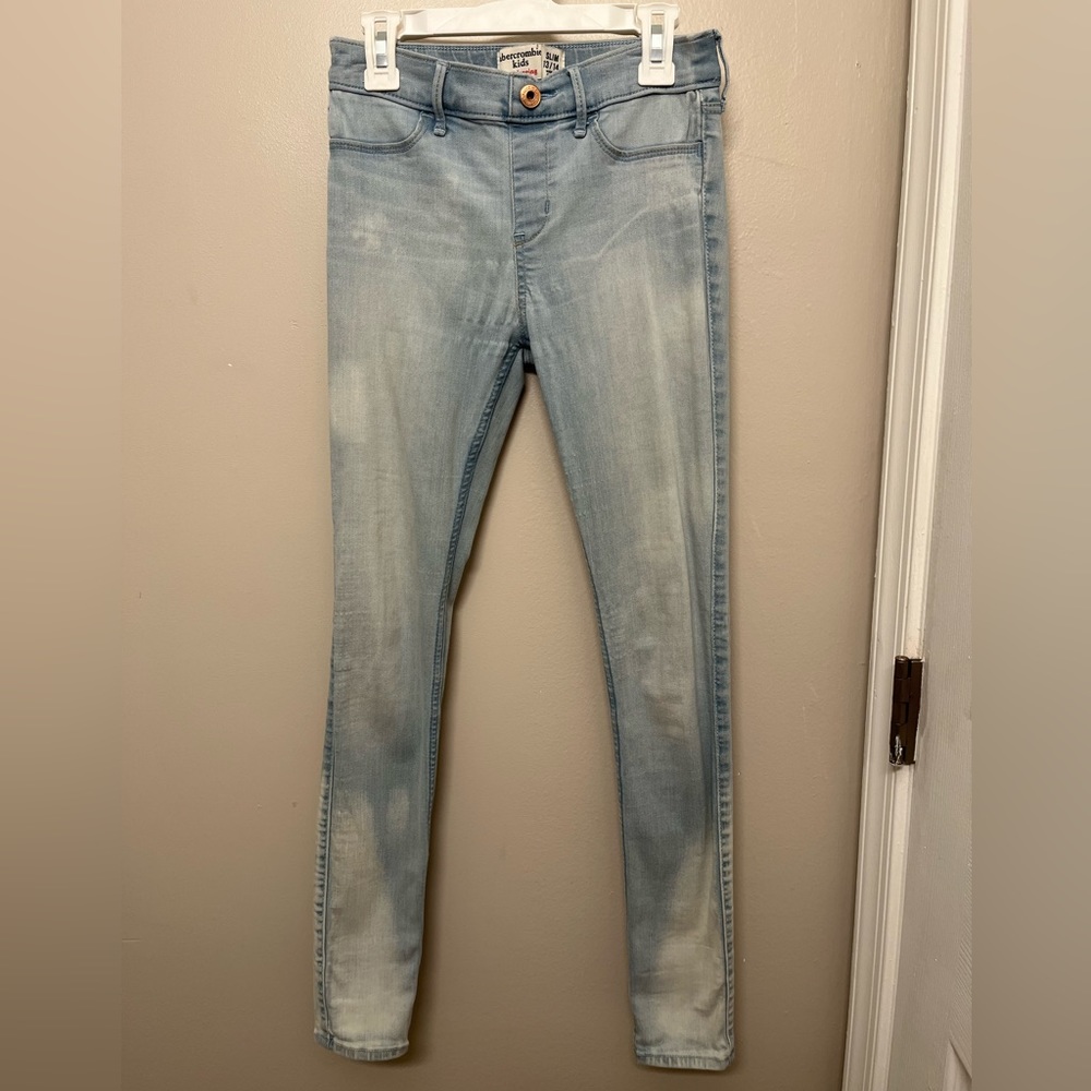 Abercrombie Kids Jean Leggings Size Slim 13/14, super light blue color
